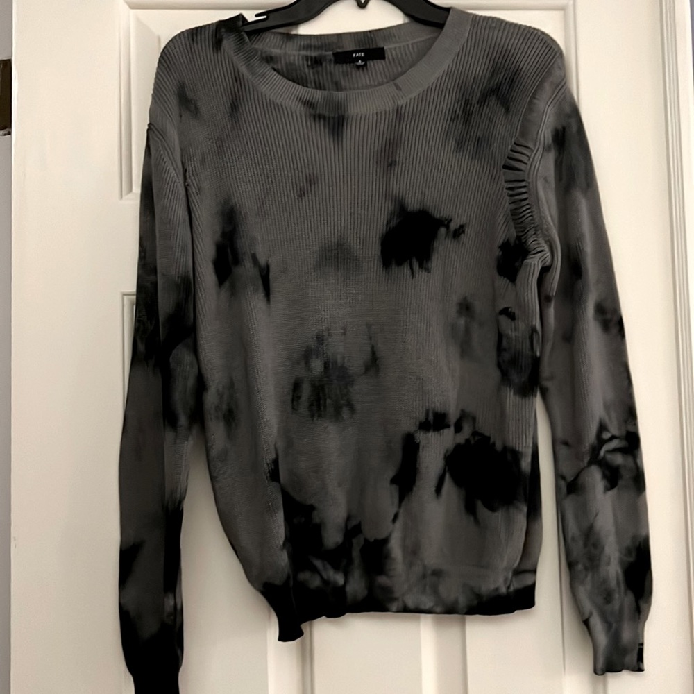Fate, gray/black, size small, light sweater